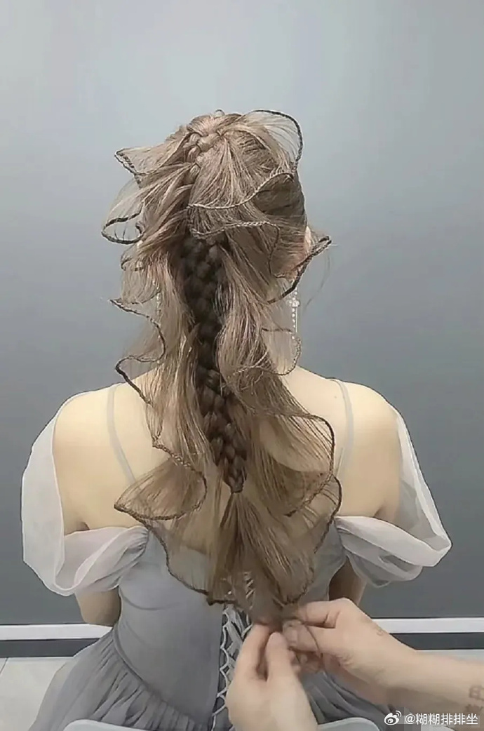 惊了！谁能想到这是头发而不是蕾丝！！！ 