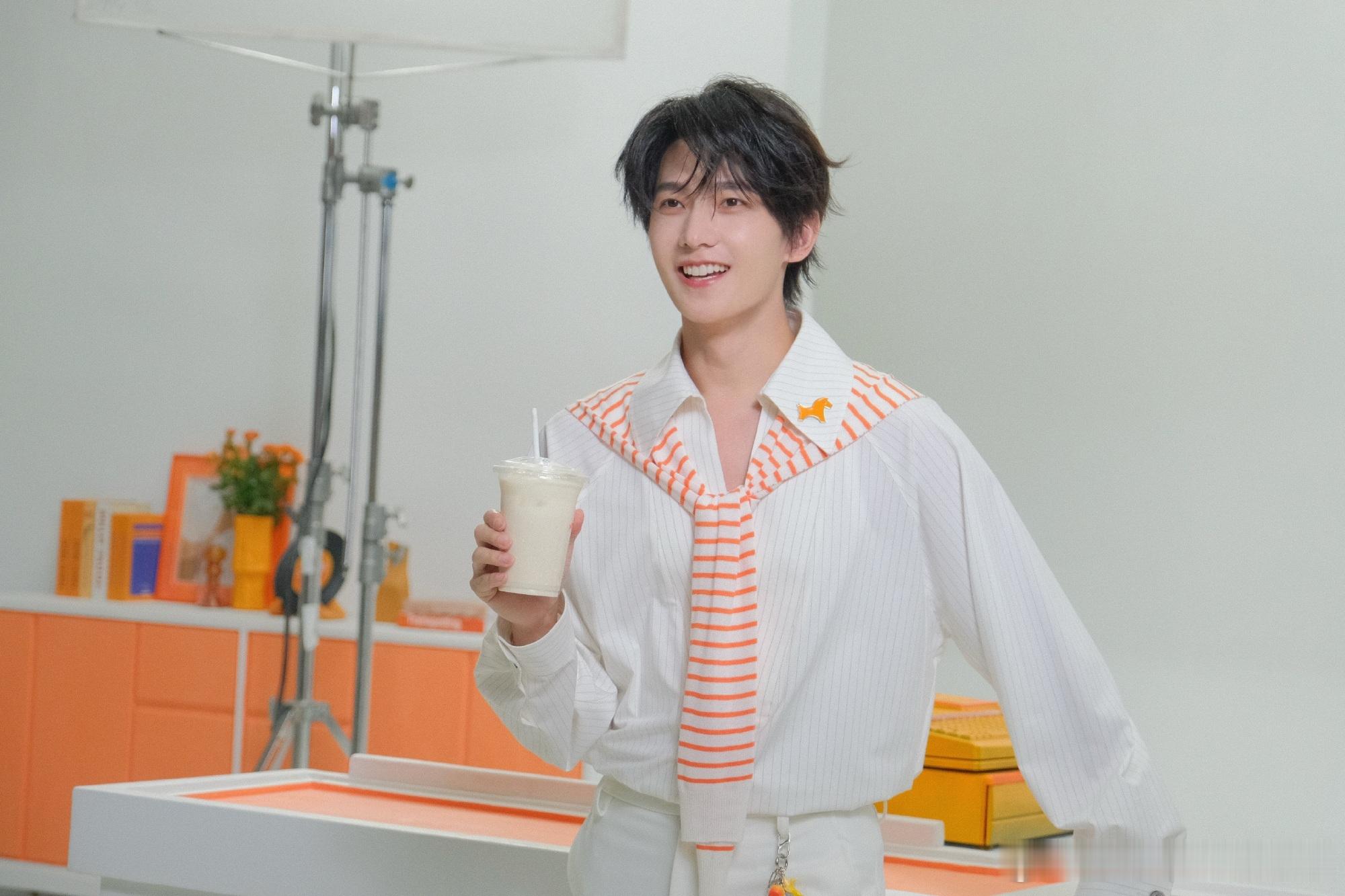 1、杨洋、章若楠、方逸伦主演的《雨霖铃》播前招商，预计5月下旬优酷开播。2、悬疑