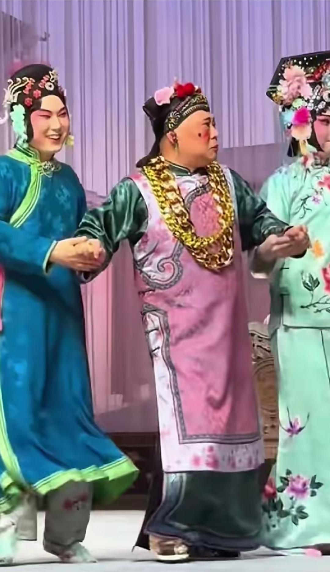 以前靠耍嘴皮子一炮走红，现在是要改变路线了吗？