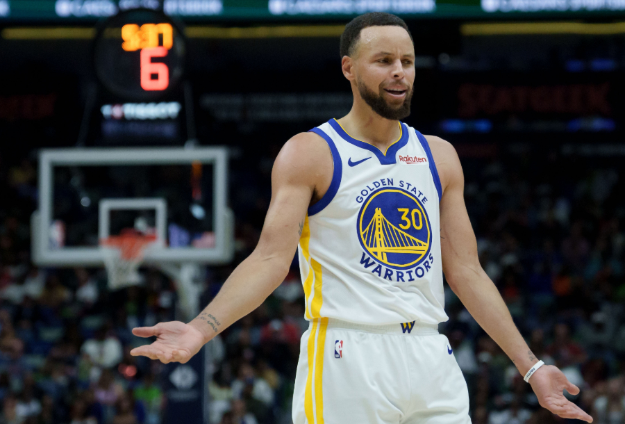 勇士今日在客场憾负131-136开拓者。本场比赛，库里26中16、其中三分球19