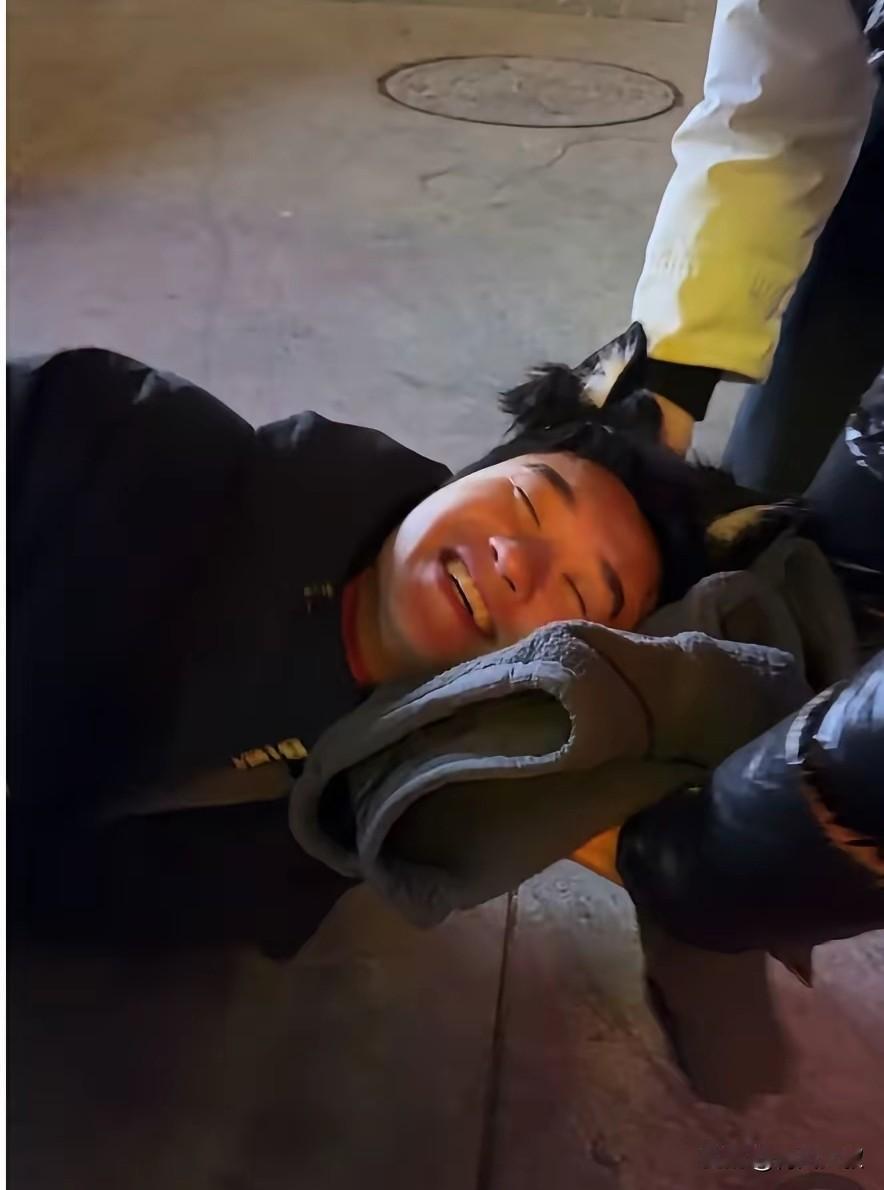 赵子豪这是喝了多少？
不过酒逢知己千杯少，
喝醉也正常！

以前 听程靖淇说，