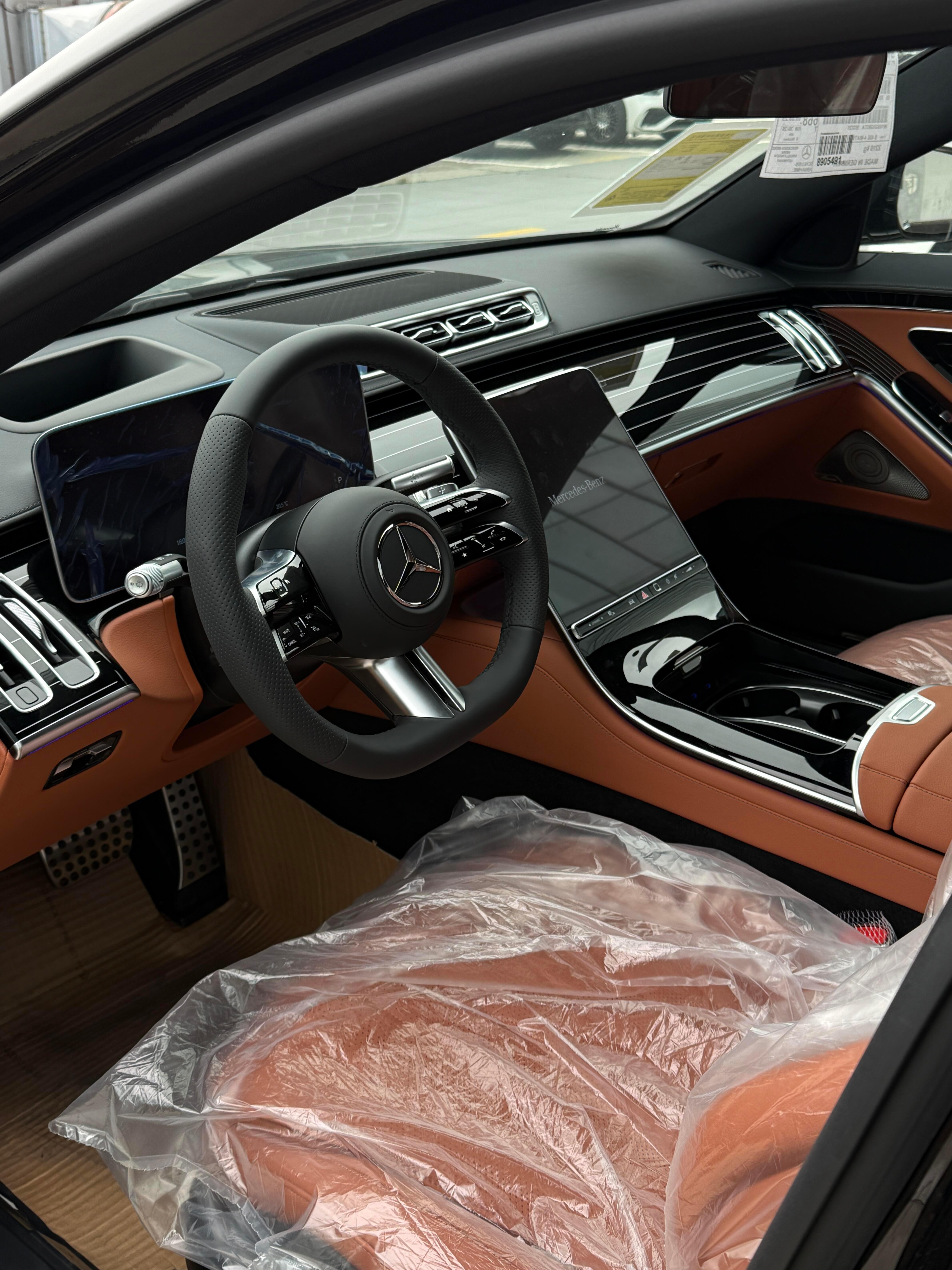 26款奔驰s450四驱黑外棕内指导价128.83万目前全款优惠27.33万128