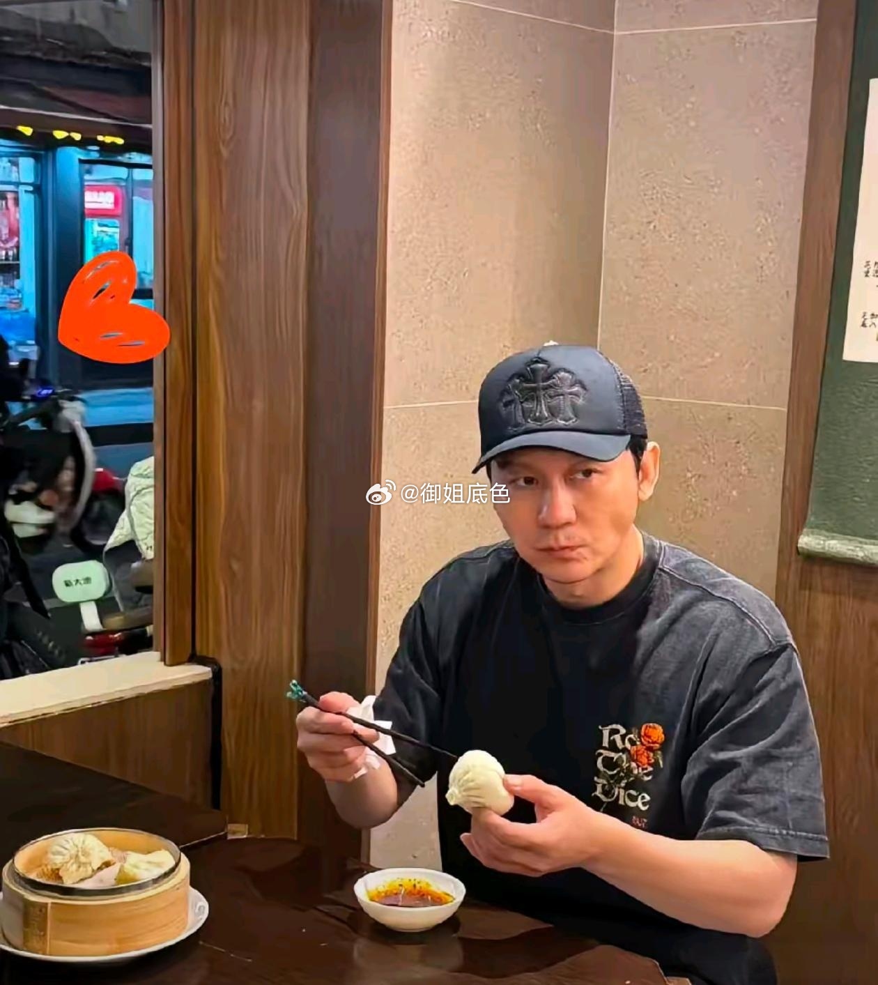 李晨，47岁了，该做的一样没做没有结婚，没有生娃，没有当爸，没有对象，因为他这些