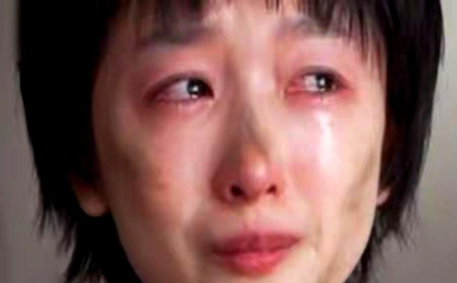 三金影后周冬雨这牌打得，真让人摸不着头脑！

当初灵演技多能打，圈粉无数拿遍三金