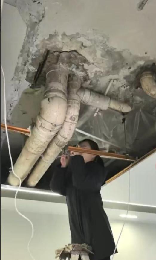 重庆万州，女子因搬家以40万的价格，卖掉了154平的学区房，买家装修后，以69.