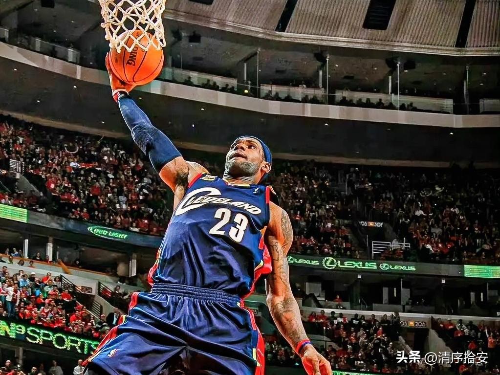 18年的詹姆斯和16年的库里，哪个是更强的？

其实这两位放在一起，更像是两种篮