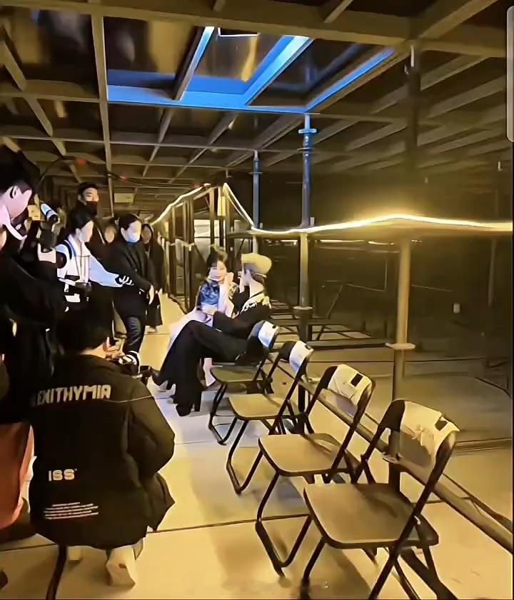 芝童道合   卧槽这个我头一次看诶，原来前面这么多人啊  源:🎶 见 🍎 