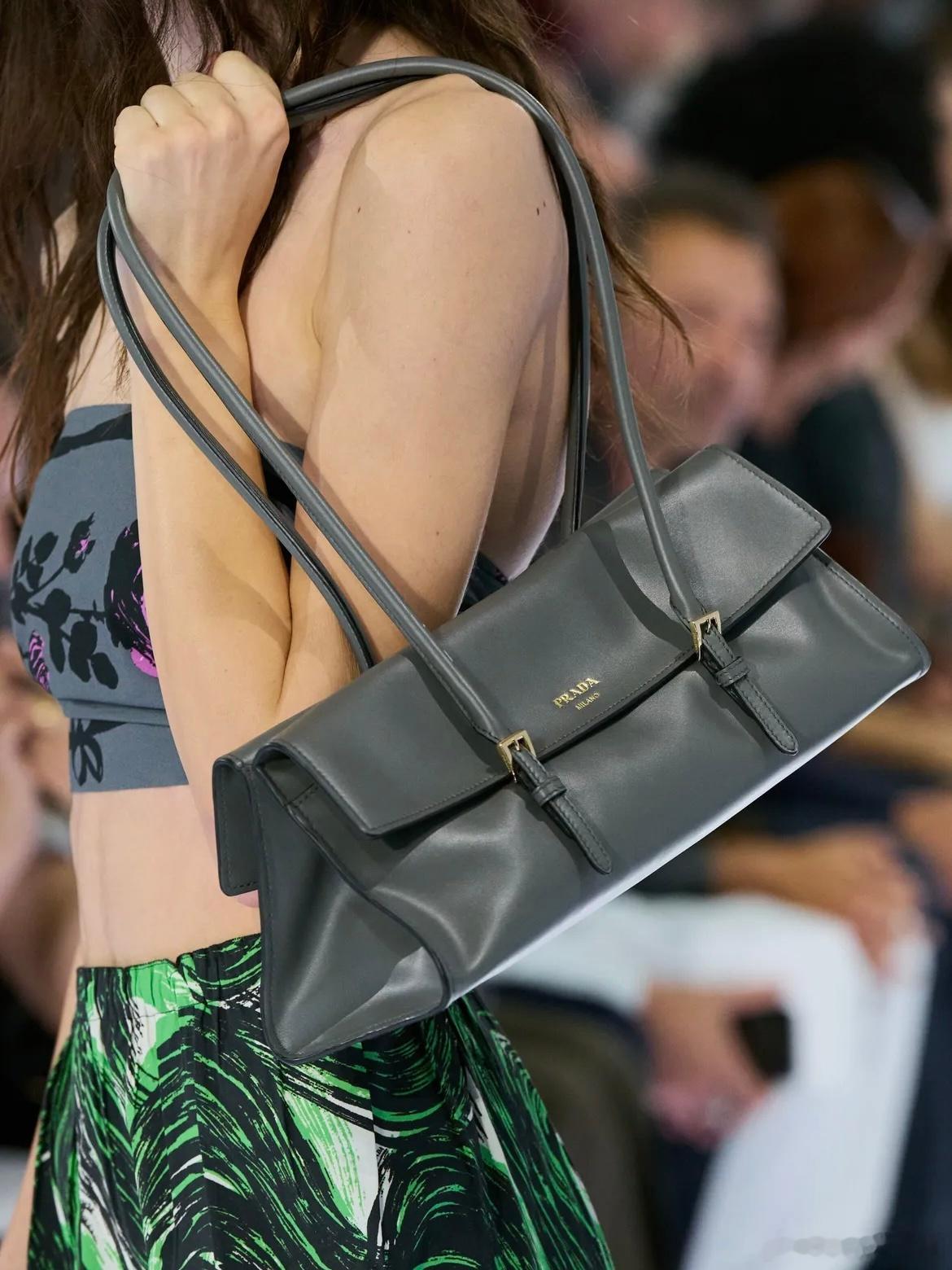 Prada Gucci大换血，2027春夏手袋流行趋势来了正当以爱马仕、Chan