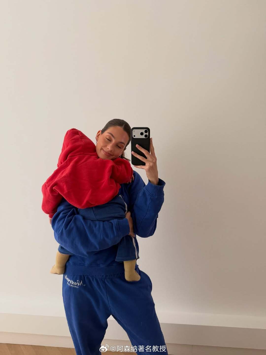 哈弗茨妻子索菲娅-韦伯更新社媒晒照：march 🎈 英超联赛 阿森纳著名教授