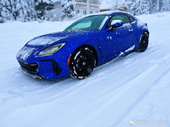 四季胎，雪胎，雪袜，塑料和金属防滑链谁在冰雪路面的表现更好？[并不简单]雪胎用的