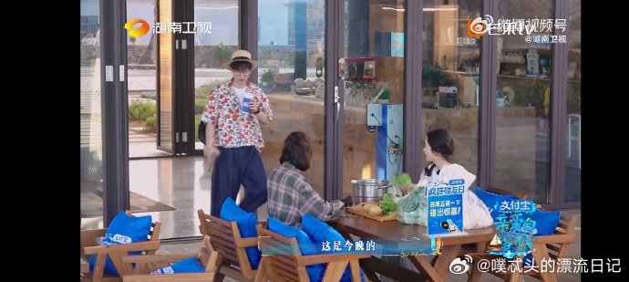 秦岚沈月择菜有请回答1988那味了亲爱的客栈姐妹相伴的时光总是温柔，秦岚沈月择菜