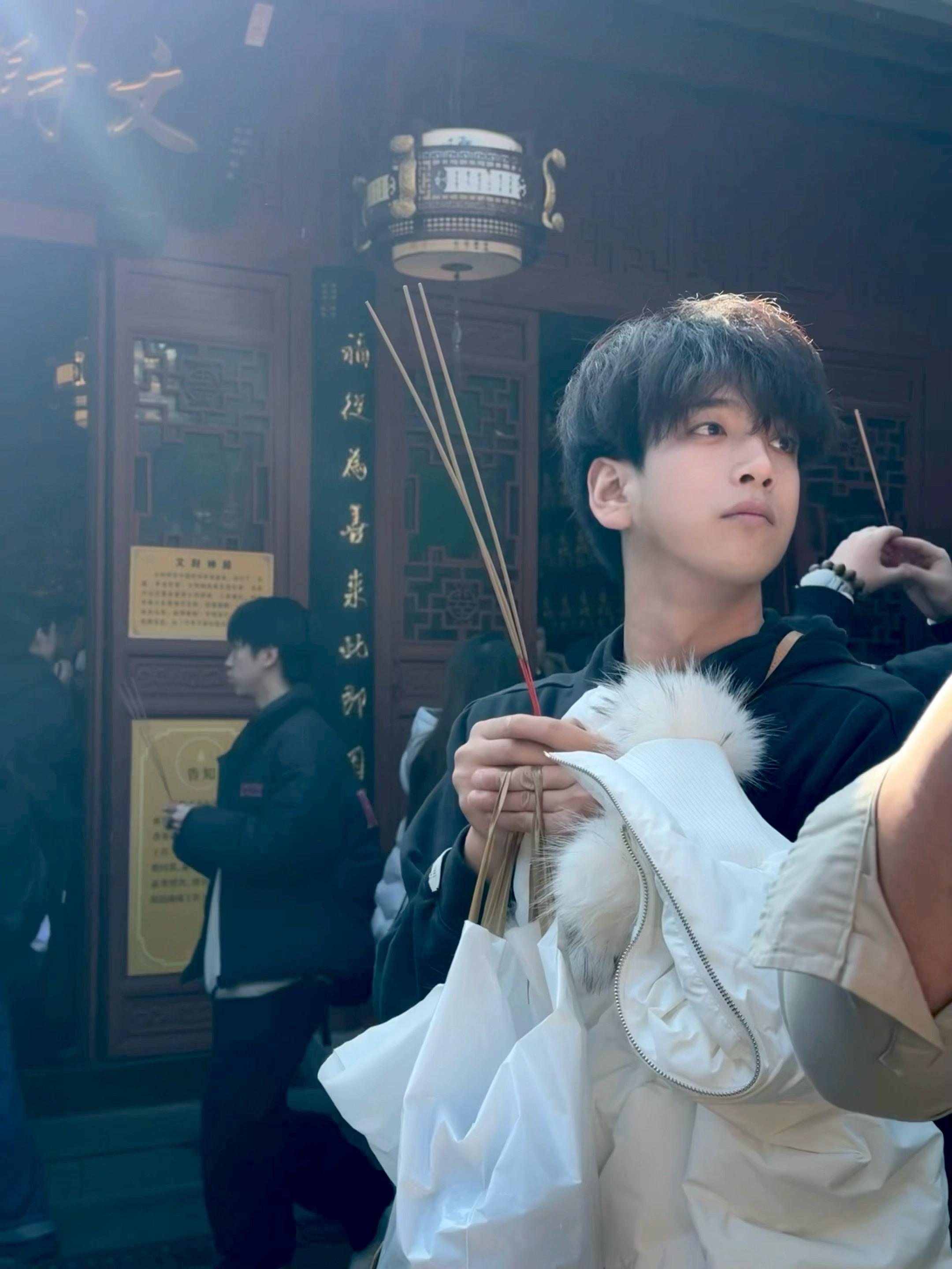 还记得第一次去的时候 我问你许了什么愿吗