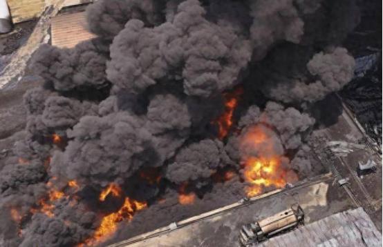 杀疯了！伊朗7月17日狠炸叙利亚坦夫，宣称干翻美军指挥中心、死伤惨重！
 
麻烦