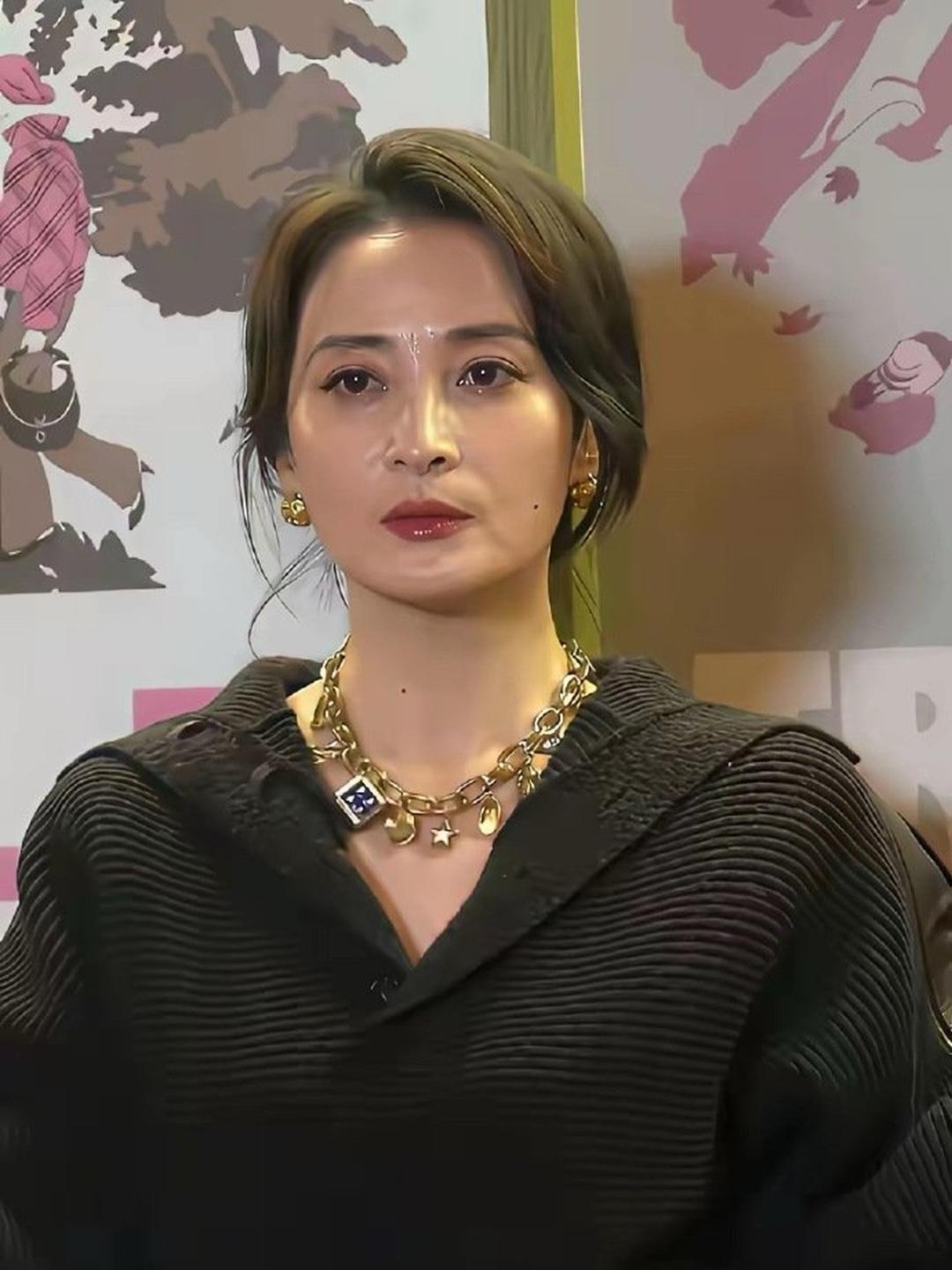 还真是电视上看着一般般，真人巨漂亮 