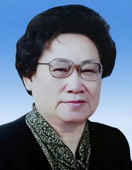2025年，屠呦呦先生终于评上院士了，中国首位诺贝尔医学奖得主，数次落选两院院士