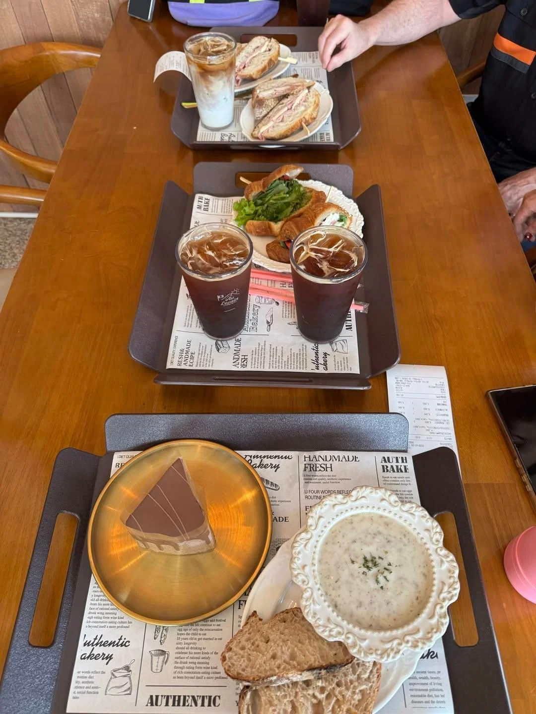 韩国规定“每人必须点一杯饮料”的让人寒心的咖啡店 海外新鲜事 热点现场