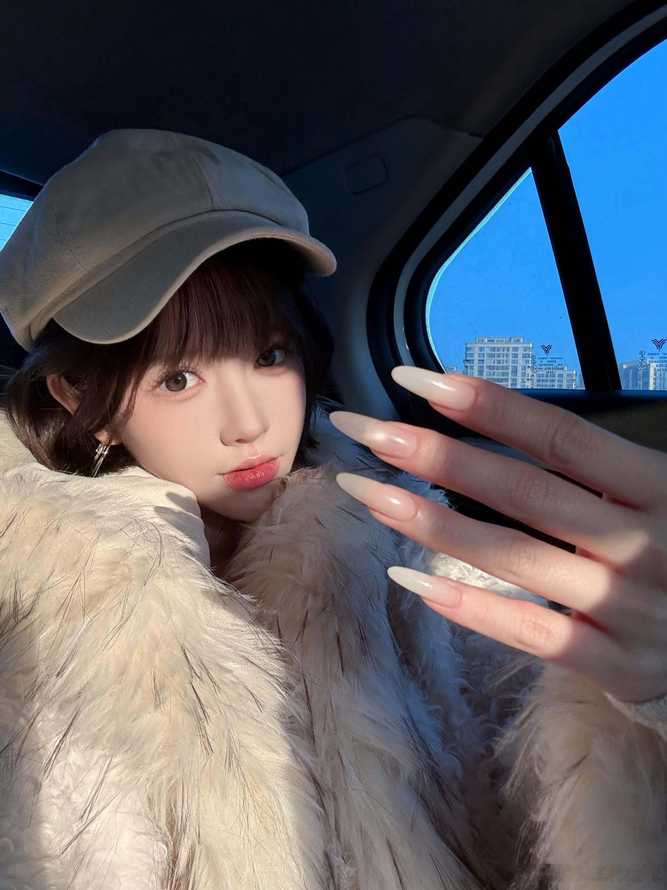 美甲细节图！这次去的钻头推荐的一家手脚+建构+甲片总共260如何评价 