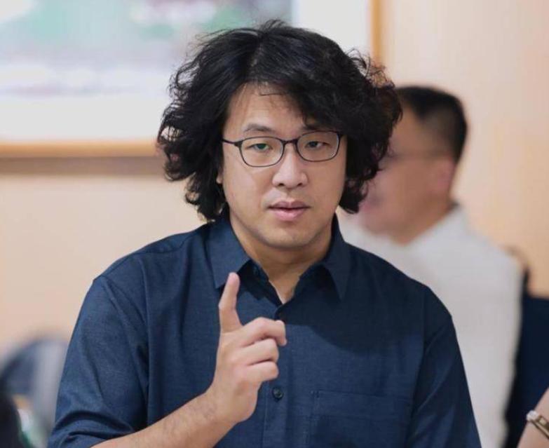 沈伯洋刚落地就嚣张！
大陆不能拿我怎样！


沈伯洋从德国回来，
说话带着一股刻