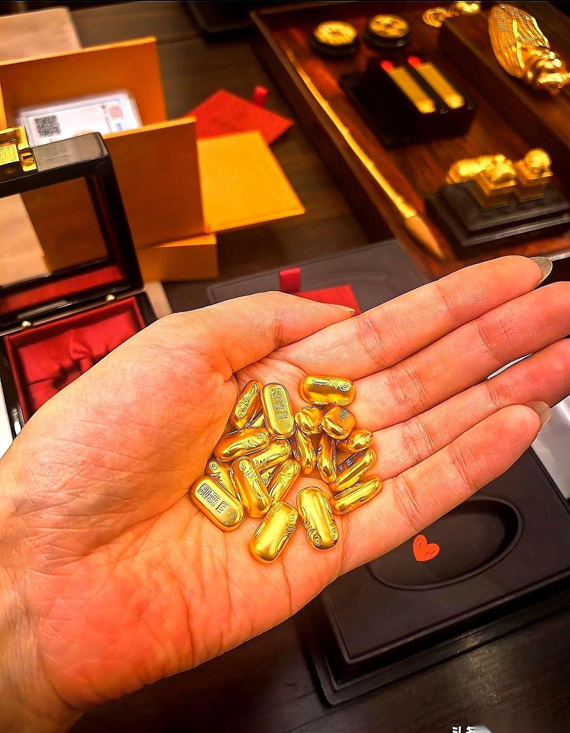 2月26号，屏幕上的那条线，毫无征兆地直直往下栽。
整个盘面绿得人眼睛疼，数字从