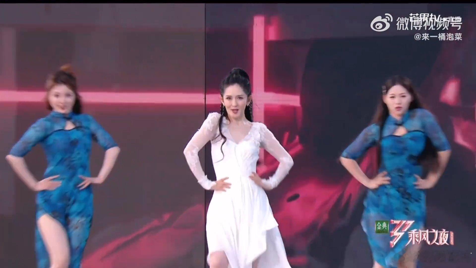 谢娜谢娜去年的浪姐串烧表演谢娜去年的浪姐串烧舞台 网传今年浪姐总决赛谢娜串烧秀取