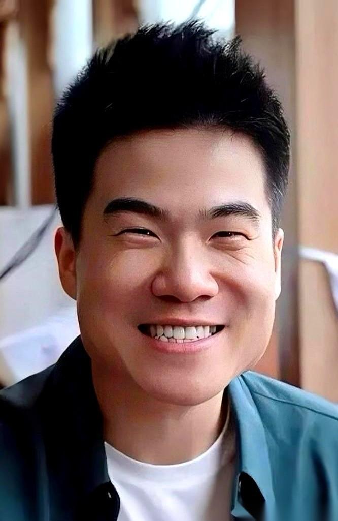 我跟你说，谁要是能把沈巍请到董宇辉的直播间，哪怕就坐一个钟头。
那绝对是载入直播