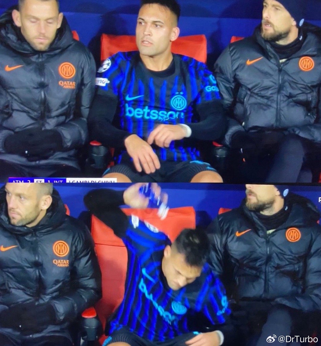 邮报：劳马显然对连续两次被换下感到不满 此前他在德比战中也曾被换下 他离场时摇着