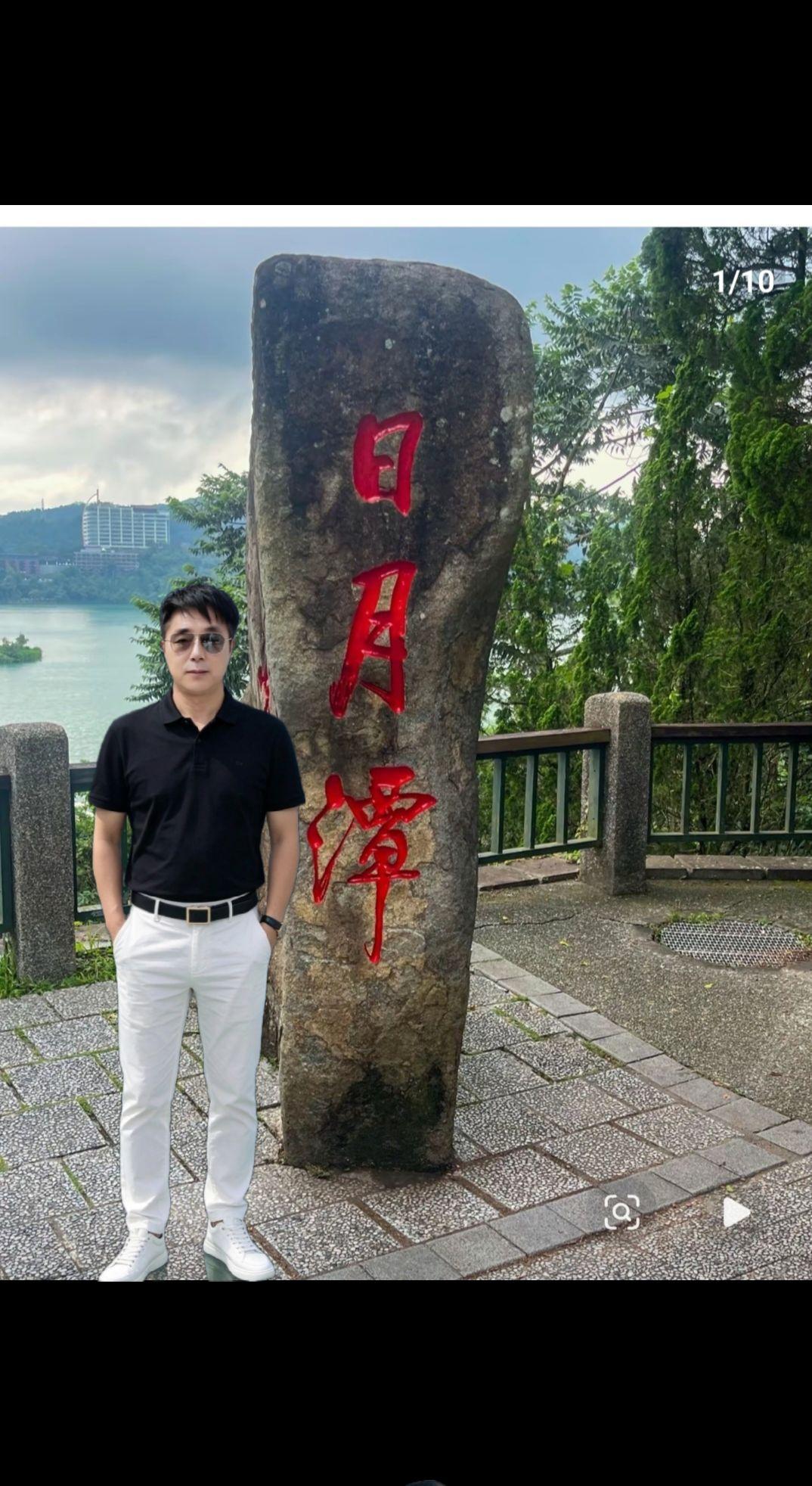 A1视频制作视频，一首，情感歌曲，我以为我们相实很晚，唱的撕心裂肺，献给大家一一