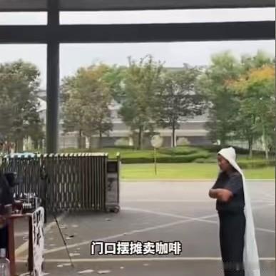 商业奇才出现了！江苏响水，男子摆摊卖咖啡，他灵机一动，觉得在殡仪馆门口卖咖啡应该