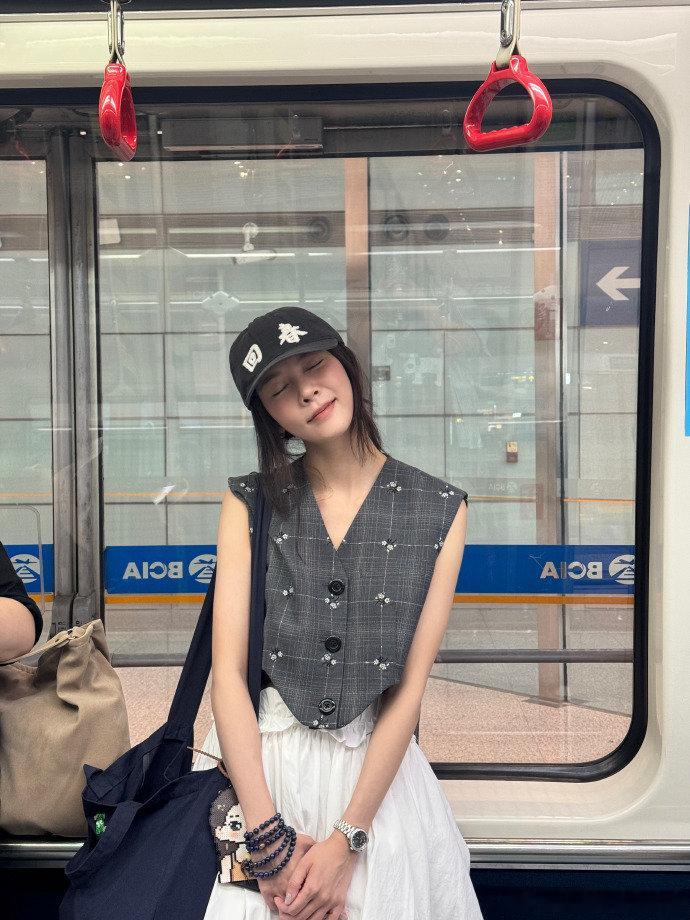 宋妍霏说成都的你们太热情啦宋妍霏成都的你们太热情啦宋妍霏发博表示成都的你们太热情