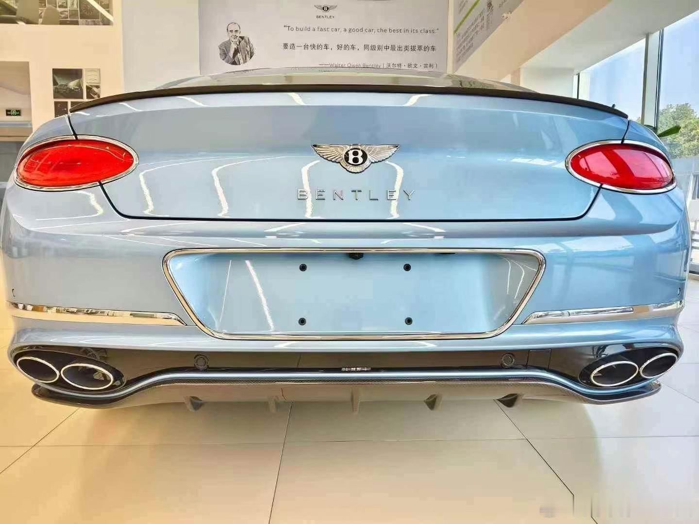 人生奔忙，终要遇见属于自己的光与影。诚寻 22/23年宾利欧陆GT V8，独钟黑