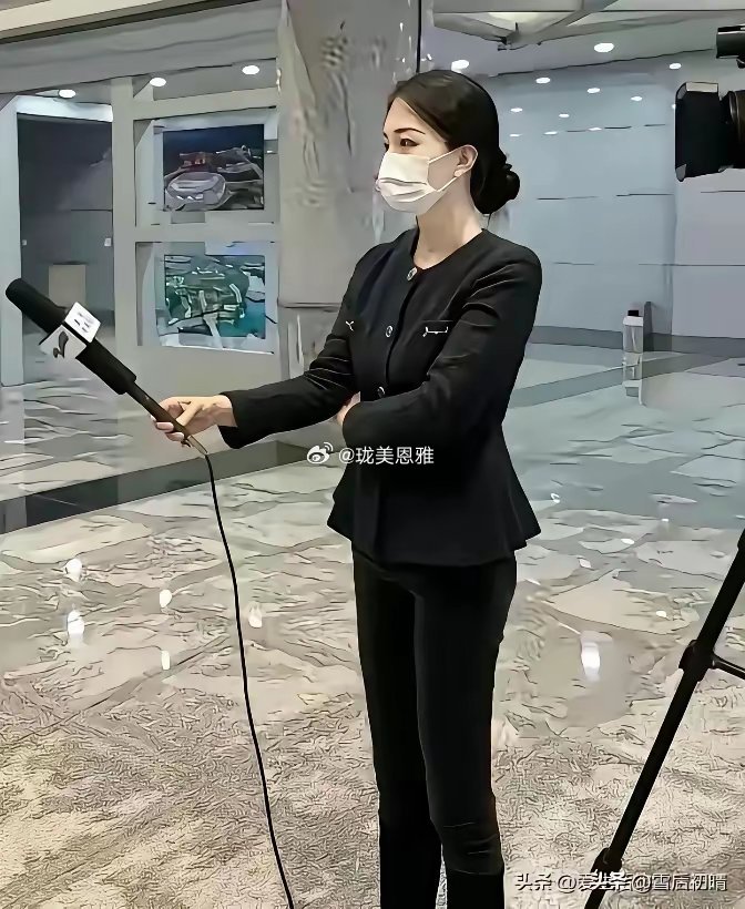 这就是传说中的网红李主任吗？摘下口罩，大家感觉如何呢？ 