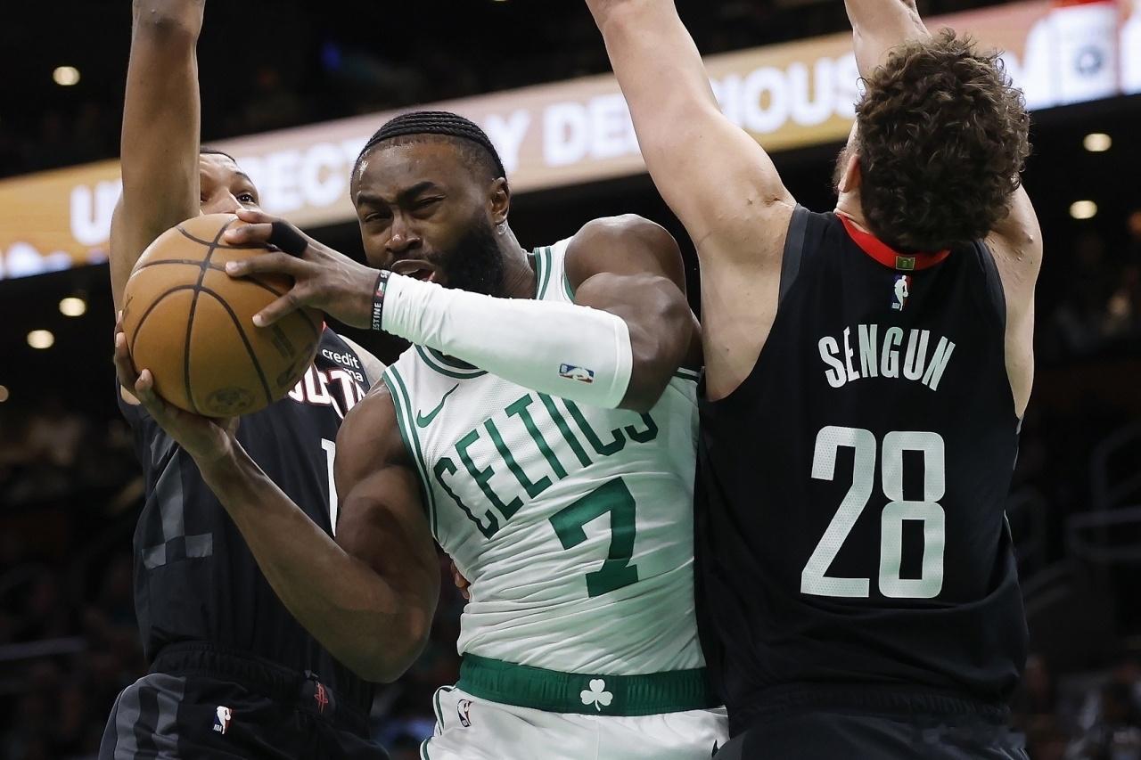 申京火箭杰伦布朗NBA中锋建队核心🚀火箭媒体人：不会用申京换布朗！他是NBA前