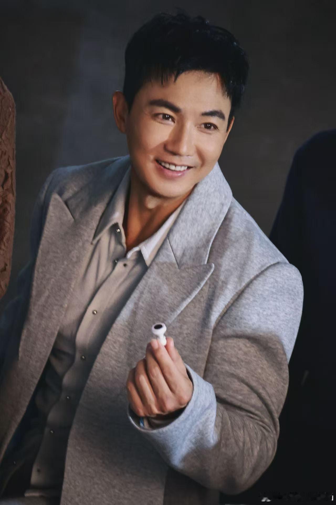 刘畊宏说默是送给米卡的歌披荆斩棘刘畊宏直播 本来只沉浸在《默》舞台的氛围感里，看