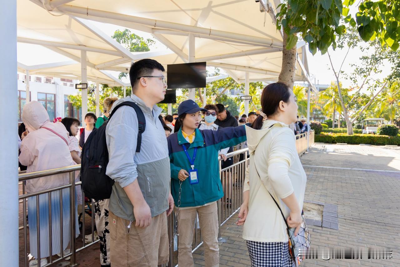 今年春节带70岁的爸妈来西岛，出发前担心老人腿脚不便会折腾。结果到了码头才发现，