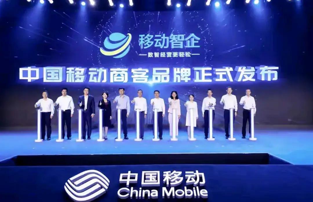 这就是赤裸裸的现实啊!
小米:收入3659亿、净利润才272亿。
京东:收入11