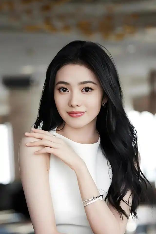 演员刘浩存说：“我在《主角》中饰演女主忆秦娥，前年11月份进组，刚进组就开始苦练