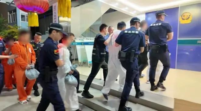 新型网络犯罪案被江苏警方告破，坏人能刷脸认证系统突破身份认证防线！

这起案件，