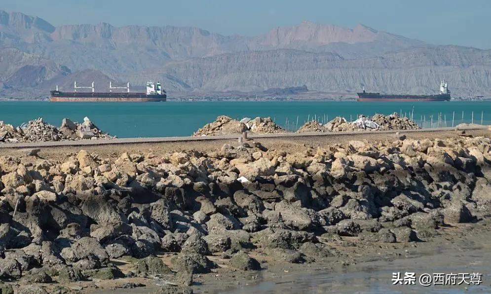 美以一直在撒谎和混淆视听，实际上伊朗从来没封锁霍尔木兹海峡！自开战以来霍尔木兹海