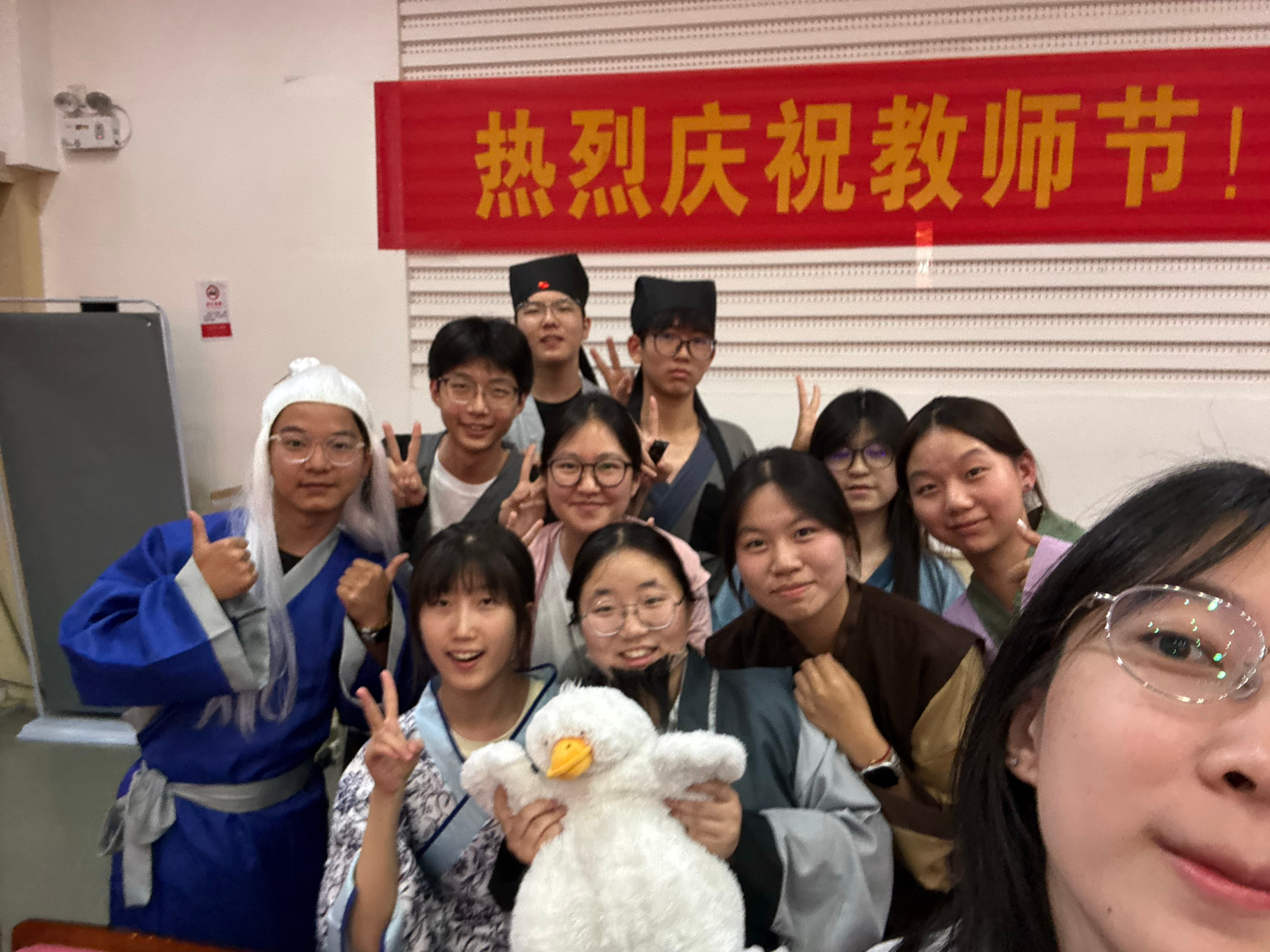 范进中举剧组谢幕