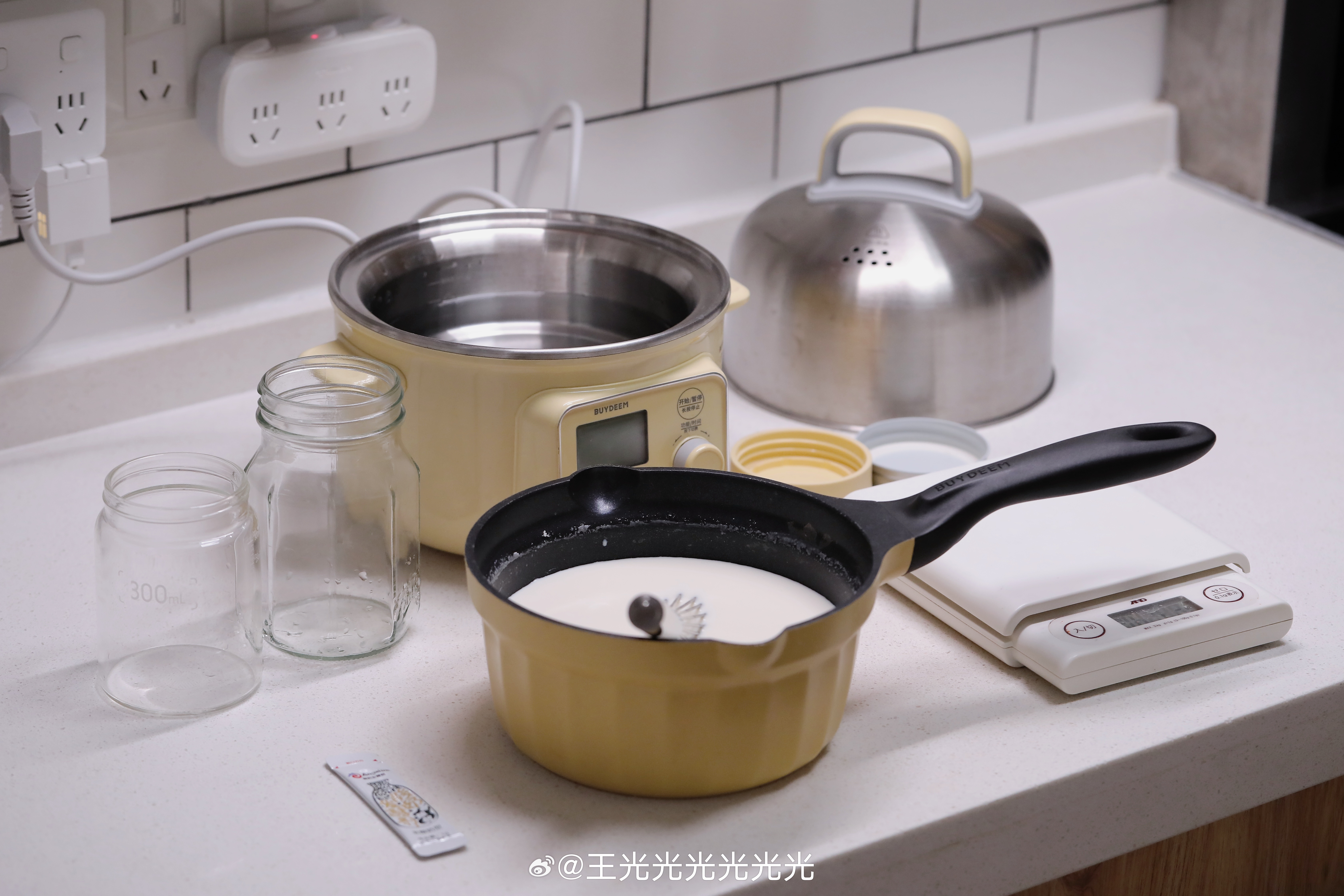 周六好！昨天去扫墓，累得回来倒头就睡，今天休息好了钩了一个小兜兜～ ​​​