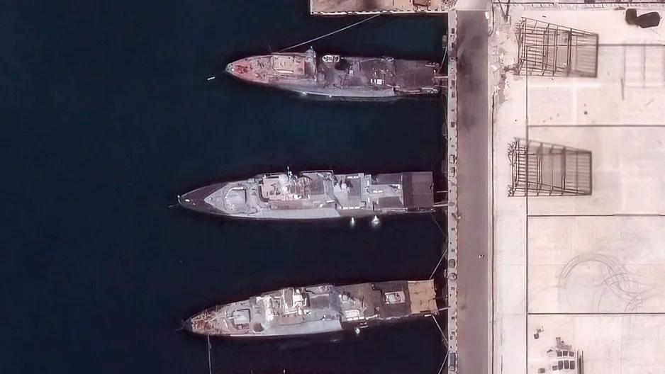 乌克兰总统泽连斯基宣布，在乌克兰对黑海港口新罗西斯克发动的协同攻击中，至少四艘俄