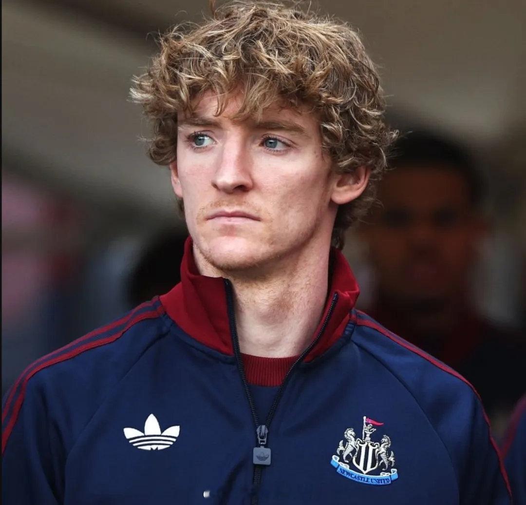 泰晤士报记者MH（覆盖英格兰北部足坛）消息，拜仁是目前明显领先戈登争夺战的球队，