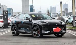 全新深蓝S07不停的更新换代，4月20日，又闪亮推出华为乾崑极光版，把车的热度又