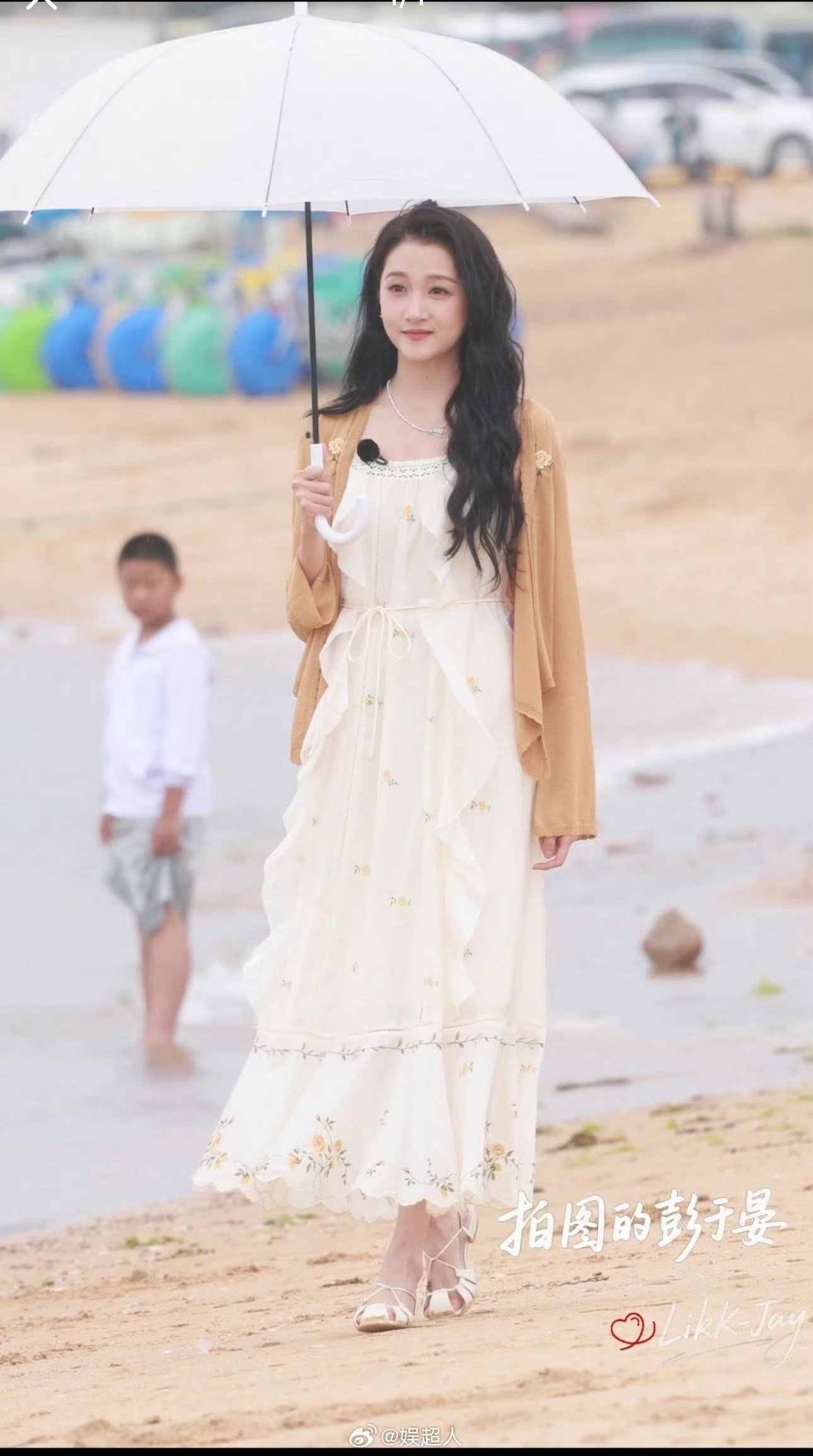 娱乐关晓彤李昀锐耀眼团综上班关晓彤李昀锐耀眼团综开录关晓彤李昀锐耀眼团综开录，来