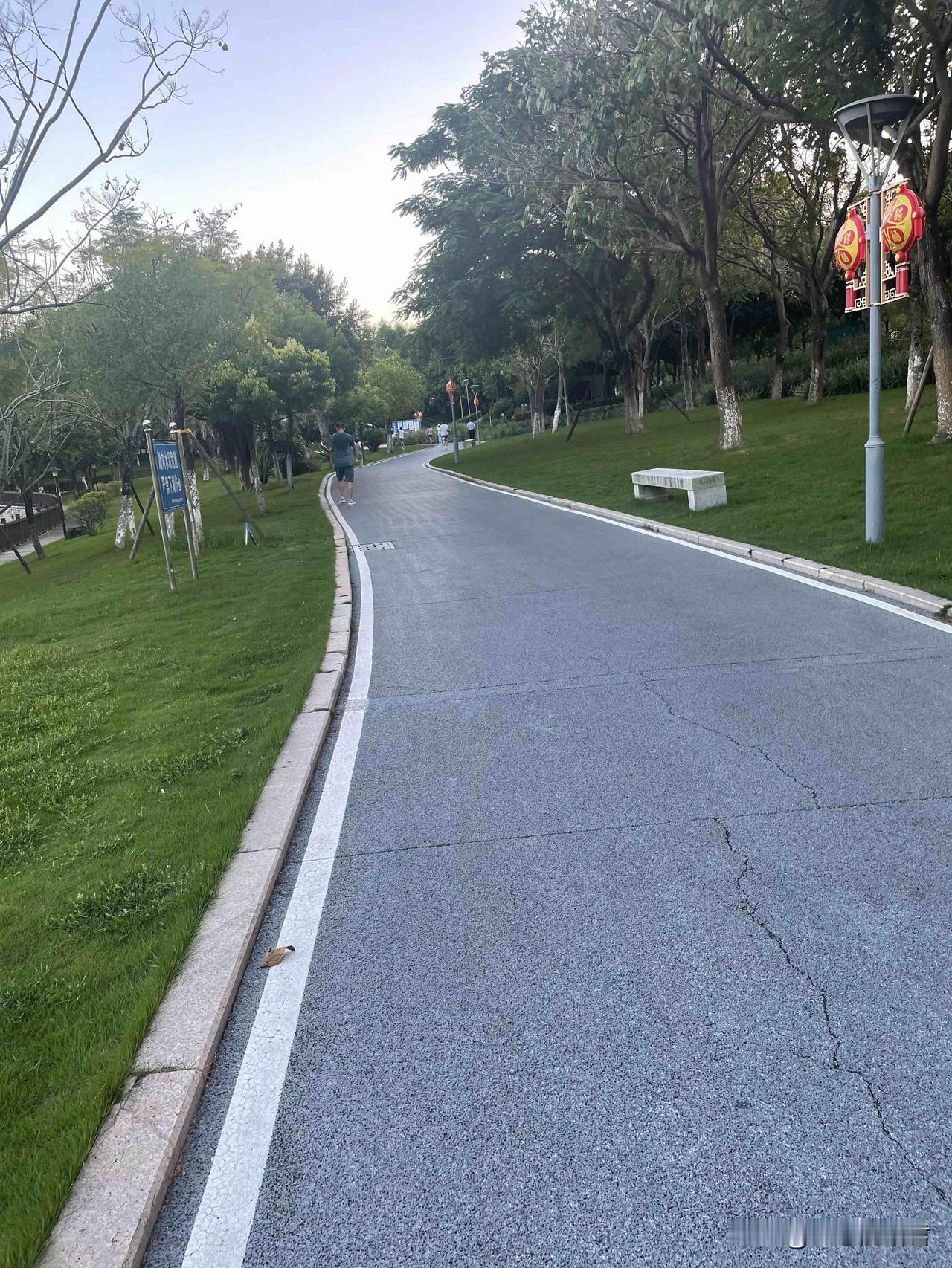 想让父母把财产留给自己，还是要多对父母好。一女子，35岁了，她的父亲60岁，父亲
