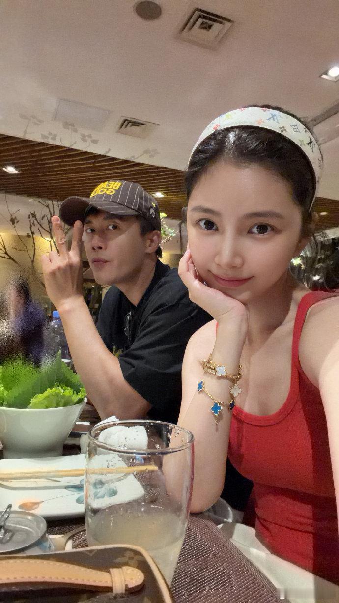 杜淳带王灿增肥 杜淳带老婆增肥，王灿身材好就是任性啊~  杜淳带老婆增肥