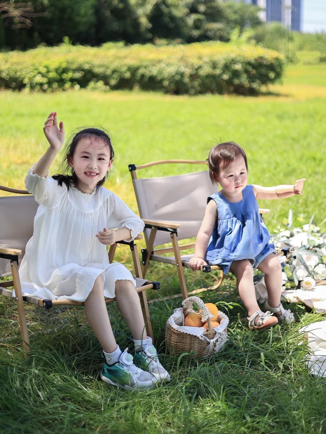 🍊橘子+草坪+小可爱=治愈系童年！谁懂啊