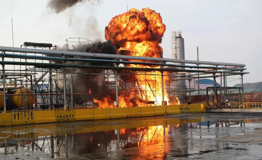 美以开启最无耻最卑劣的战争模式，袭击伊朗油气设施，让全世界买单
 
美以联手犯下