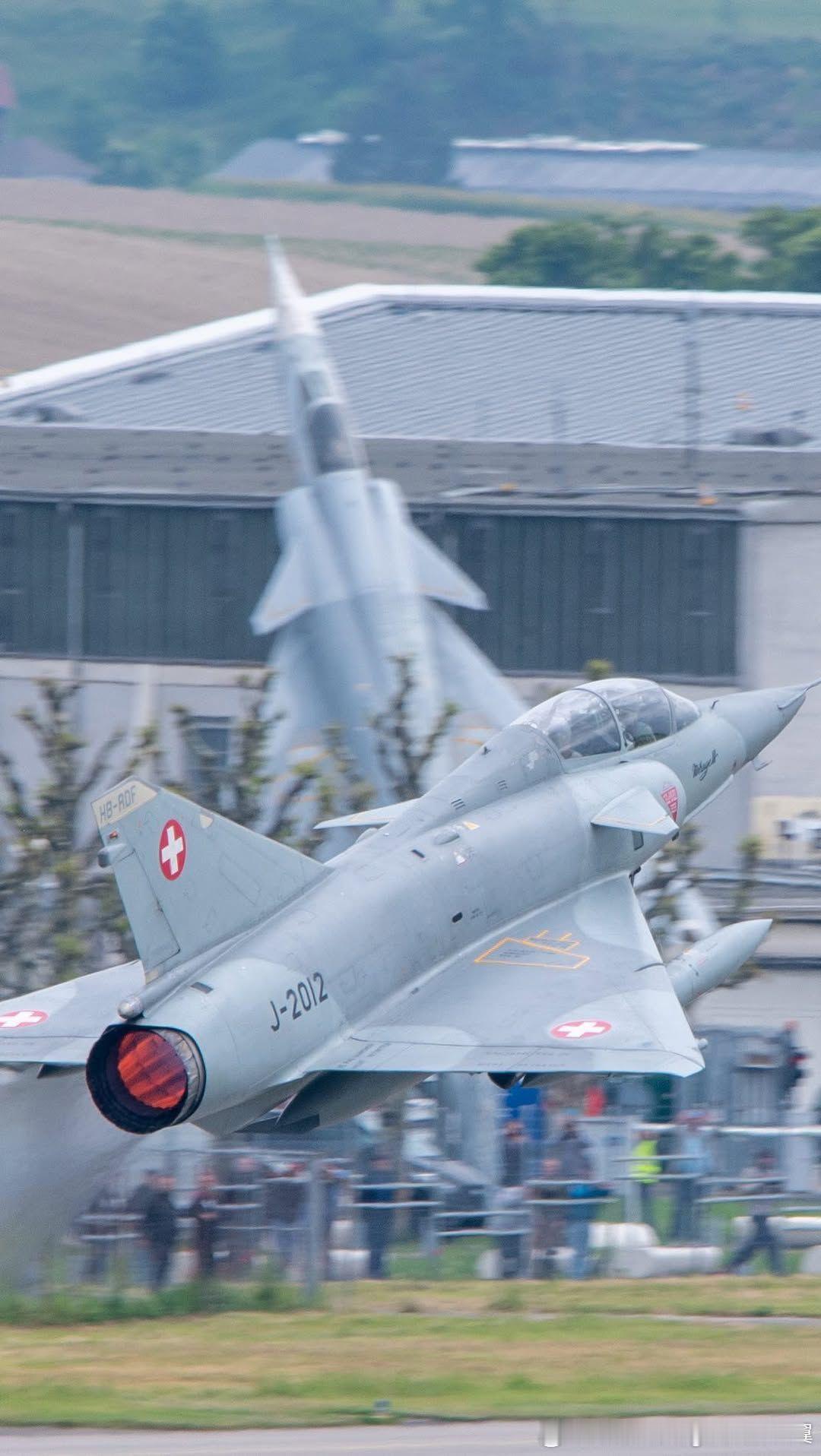 瑞士幻影IIID飞过已被做成标本的单座型 ​​​