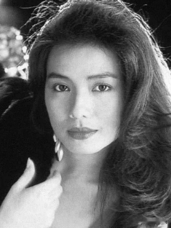 60年代女明星年轻时颜值有多高60年代出生的女星，年轻时堪称"神仙打架"。钟楚红